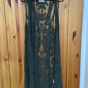 Nix&Nox size large Green Lace Sleeveless Cover-Up. Beautiful embroidery details
